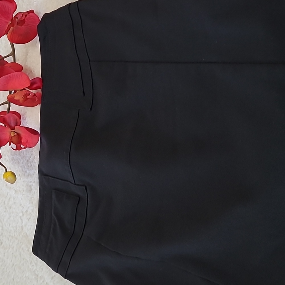 Black Skirt Sexy Detail Trim At Waistline Back Buckle Express Design Studio Sz 6 - Picture 3 of 16